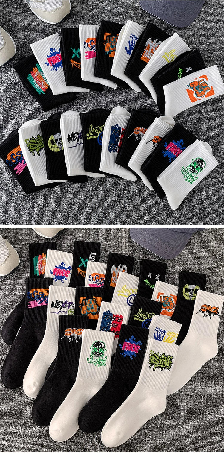 5/10 pairs of men's black and white graffiti breathable, comfortable, fashionable, sports and leisure mid tube trendy socks